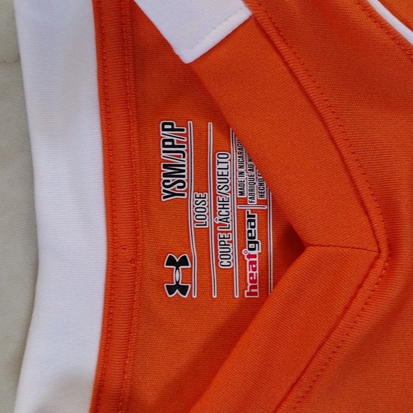 Under Armour T-shirt. - Picture 2 of 9